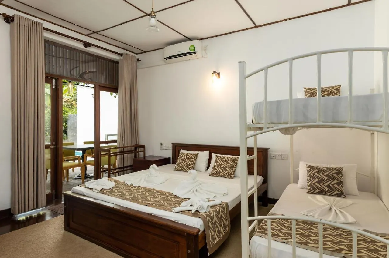 Surveyor'S Residence Bungalow Kandy 0*,